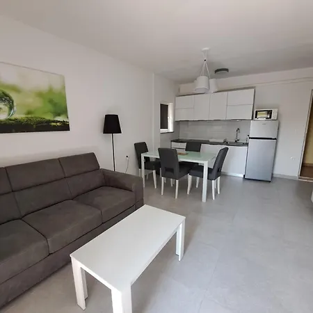 Zgogo Apartment *
